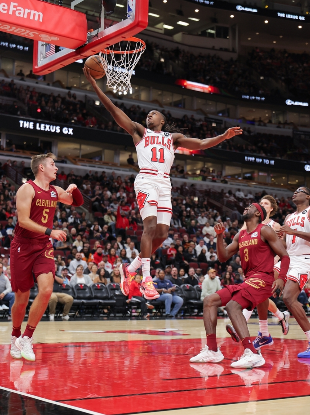 九游娱乐 -芝加哥公牛迎NBA季后赛关键赛，今夜战术微调，赛场秩序良好，赛程密集仍需轮换的简单介绍